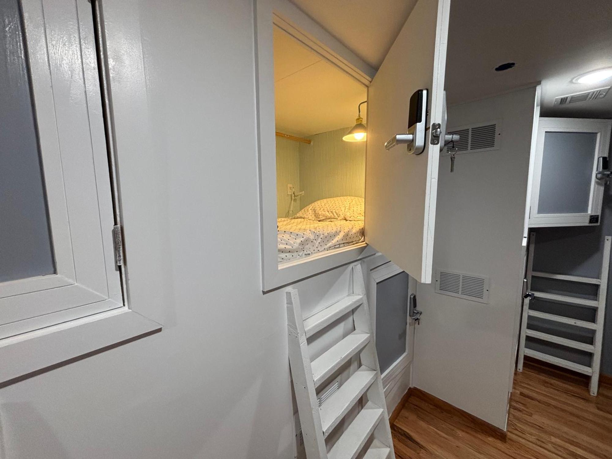 Capsule Hostel Ньюарк Екстер'єр фото